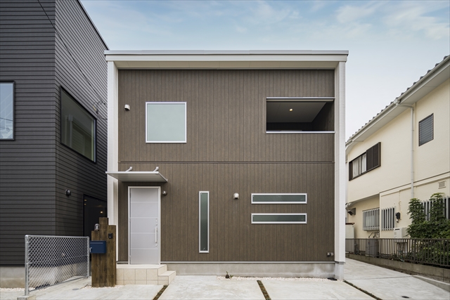 【K様邸でのこだわりポイント】<br>
大人気のゼロキューブ「SIMPLE STYLE」<br>
スペースを最大限に活かしたレイアウト。インテリアが映える開放的な空間設計。<br>
2Fのインナーバルコニーは雨の日でも洗濯ものが干せます！<br>
<br>
既存の設計にパントリーや２Fのトイレをプラスして<br>
便利を加えたシンプルスタイルの完成です！